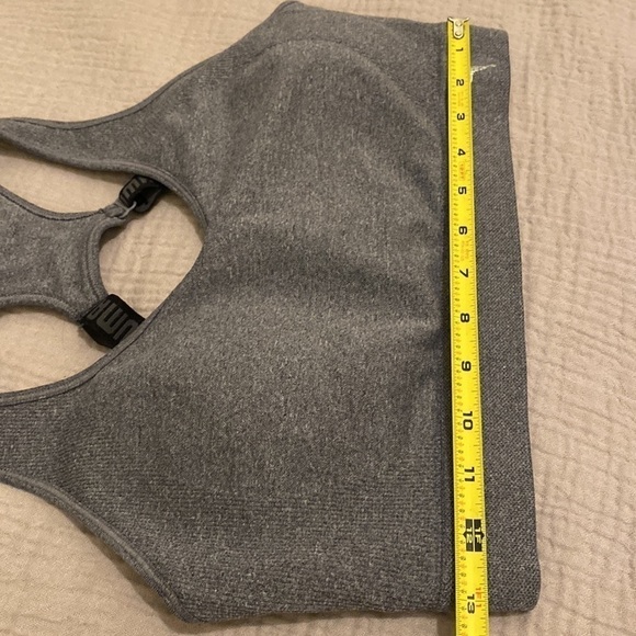 Puma gray sport bra . Size L - Picture 9 of 9